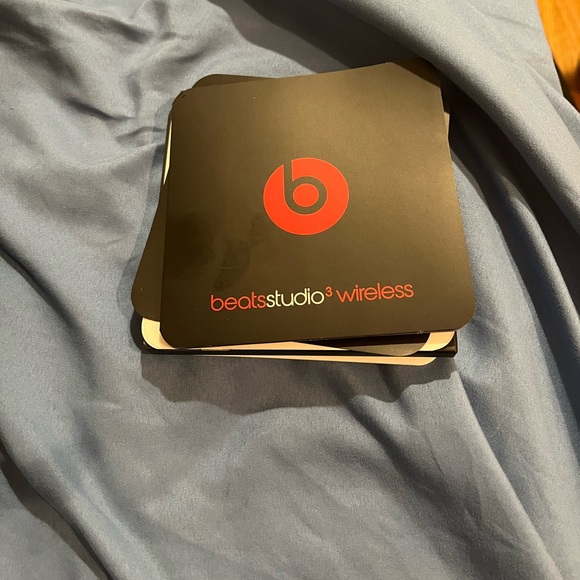Beats wireless and noise cancel over the ear headphones.worn once for 5 min.